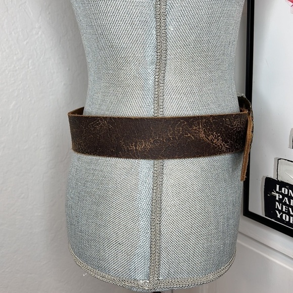 NWOT Landes Canada Brown Distressed Leather Belt Size M - Picture 2 of 5